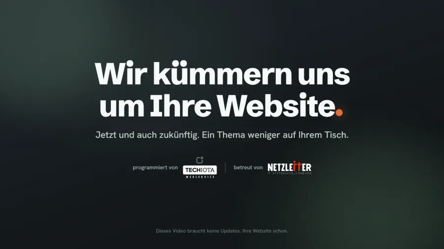 Dunkle Fläche mit dem Satz: Wir kümmern uns um Ihre Website, der Schlusspunkt ist ein orangefarbener Punkt. Darunter: Jetzt und auch zukünftig. Ein Thema weniger auf Ihrem Tisch. Dazu die Logos von Techiota und Netzleiter.
